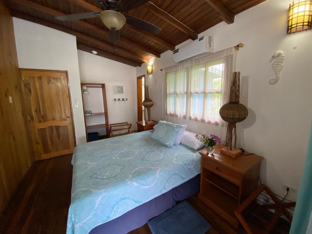 The Isabela Beach House Puerto Villamil Εξωτερικό φωτογραφία