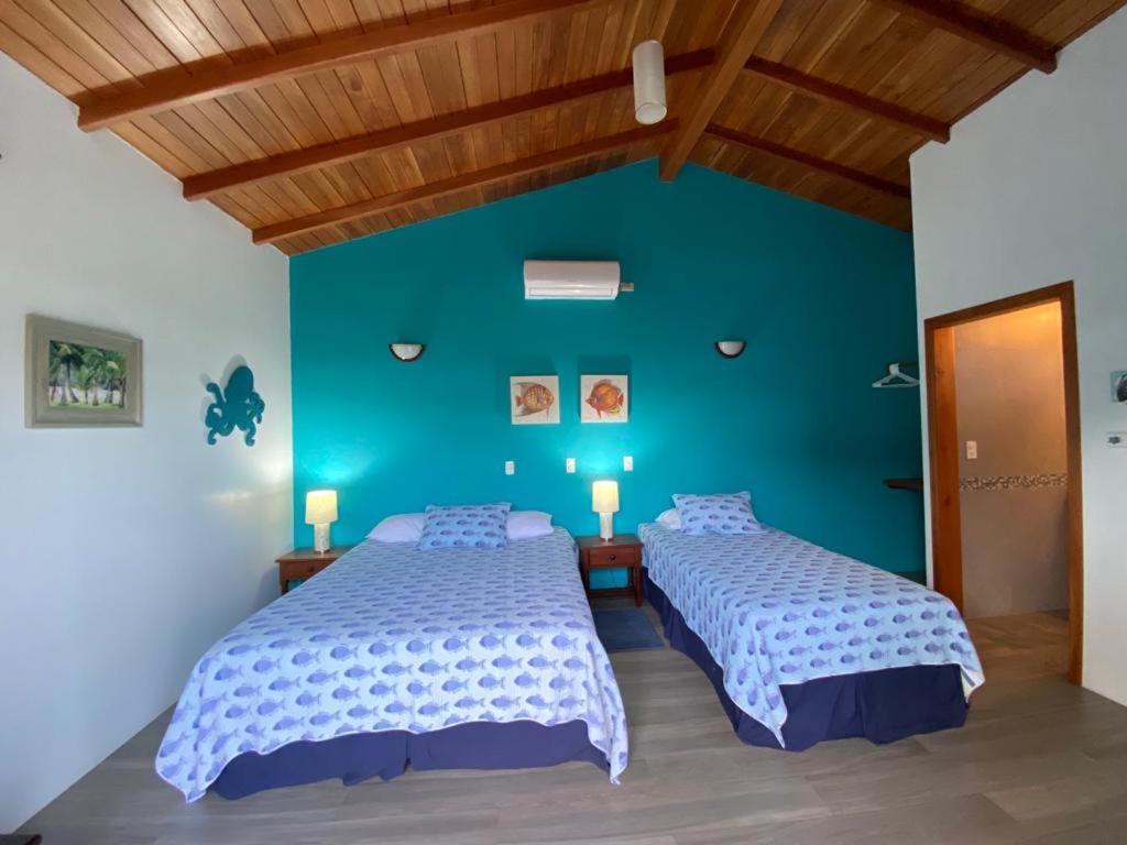 The Isabela Beach House Puerto Villamil Εξωτερικό φωτογραφία