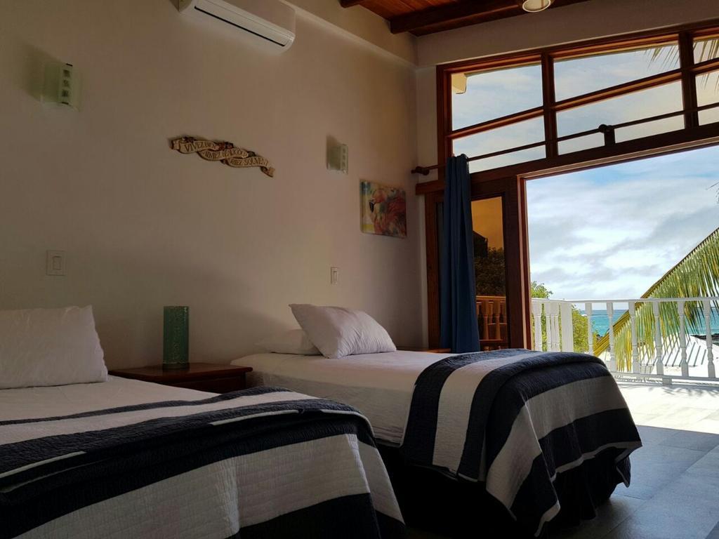 The Isabela Beach House Puerto Villamil Εξωτερικό φωτογραφία